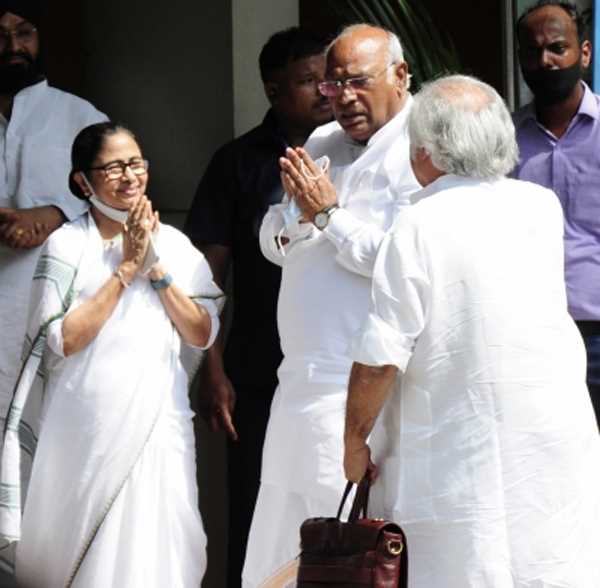 विपक्ष की बैठक : बंगाल भाजपा ने ममता की राष्ट्रीय महत्व पाने की निर्थक कोशिश का उड़ाया मजाक